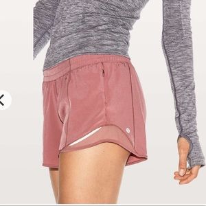Lululemon Hotty Hot Short II 4” Quicksand Size 6